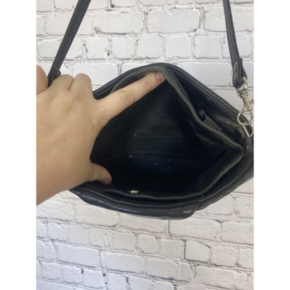 ⭐ 3/$15 Vintage Black Leather Shoulder Purse With Wrap Detail - Picture 4 of 8